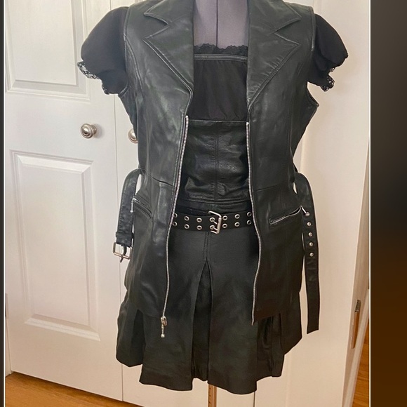 !TREND ALERT!🖤Blk LEATHER SEASON MUST HAVE pleated mini skirt sz 8 Women’s - Picture 6 of 13